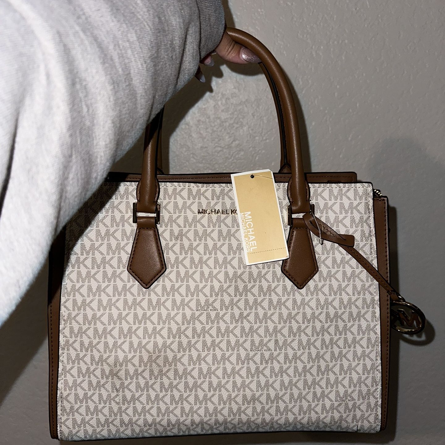 Michael Kors Emmy Satchel Handbag for Sale in Gardena, CA - OfferUp