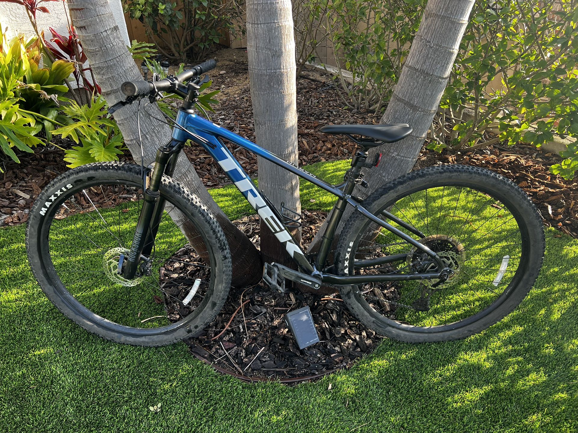 Trek Marlin 8 Mtn bike Dropper Post Size M