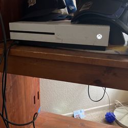 USED XBOX ONE FOR SELL. Does have a few marks from overtime. Works Great and comes with GTA5. *130$