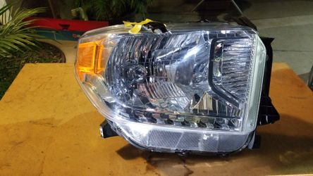 2014 2015 2016 TOYOTA TUNDRA HEADLIGHT RIGHT PASSENGER OEM