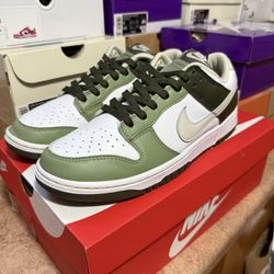 NIKE DUNK LOW OIL GREEN Sz 8.5