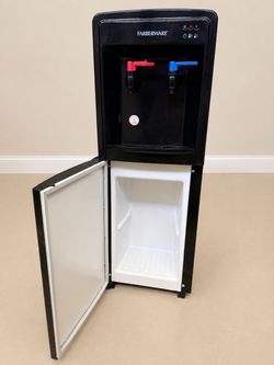 Hot and cold water dispenser