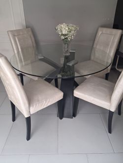 Kitchen table set. I CAN DELIVERY FOR EXTRA FEE