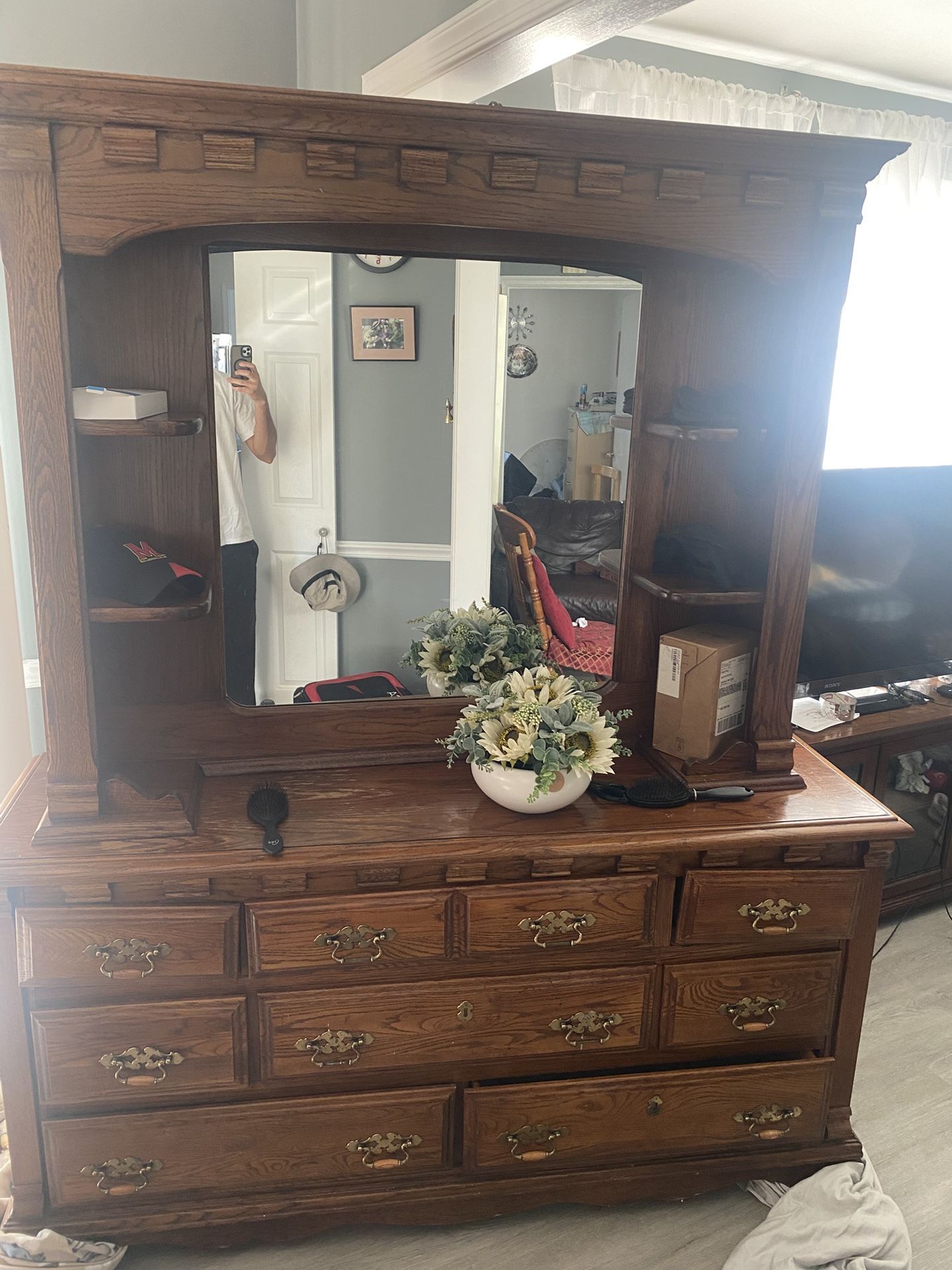 dresser with mirror 