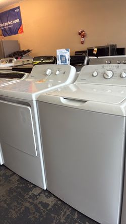 Nice Hotpoint washer and gas dryer set