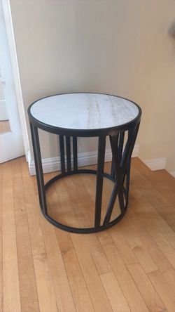 Round corner table