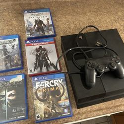 PS4 + 5 games and controller