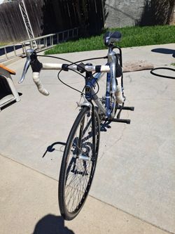 NOVARA ROAD BIKE WITH ALUMINUM FRAME 24SPEEDS EXELENT CONDITION TIRES SIZE 700X25C READY TO RIDE FRAME SIZE 52CM SORA SHIMANO COMPONENTS