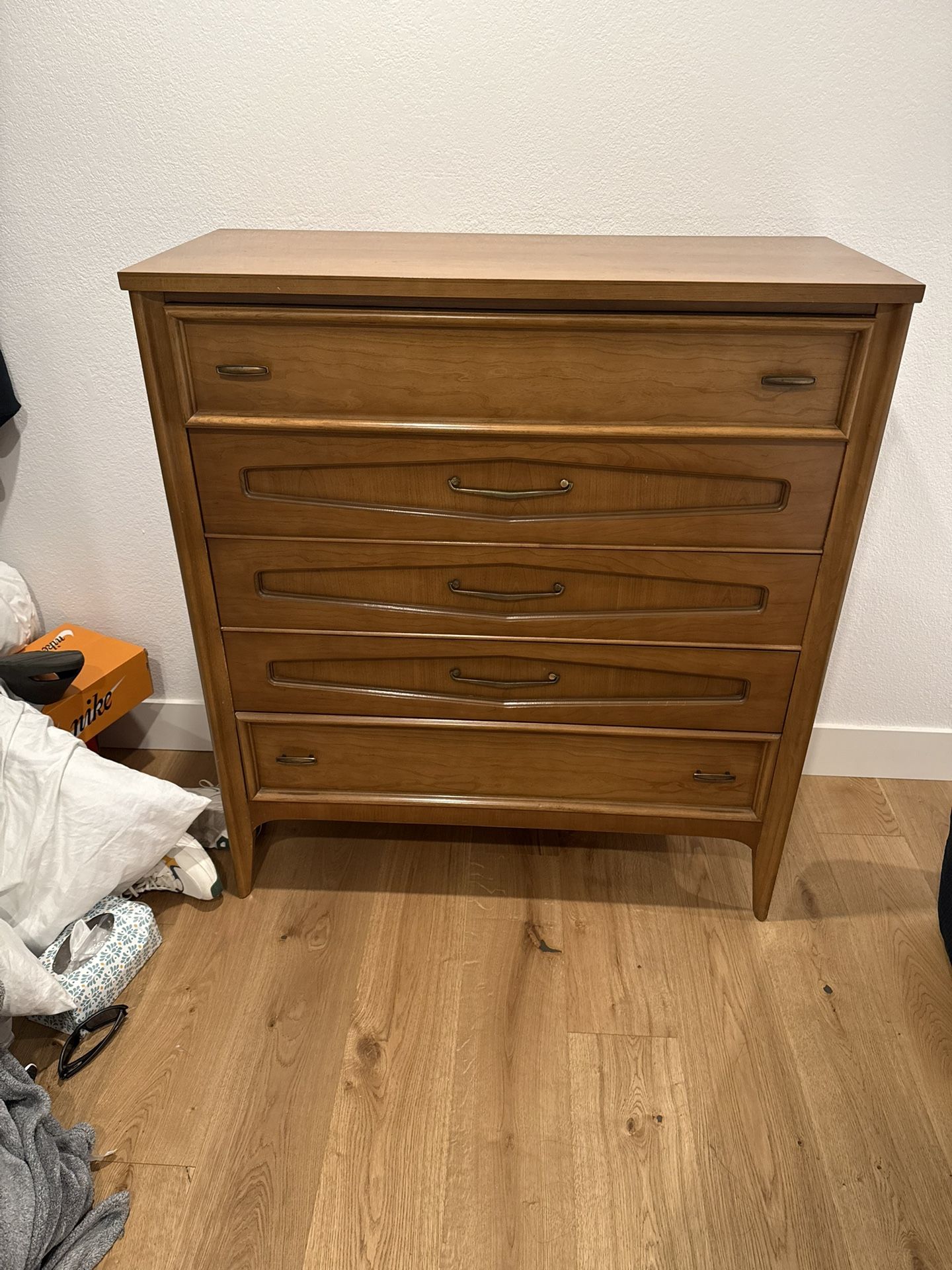 Mid Century MCM Vintage Basset Dresser *MINT