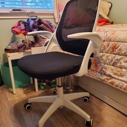 White Office Chair With Wheels