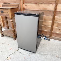 Frigidaire Mini Fridge - Great Condition