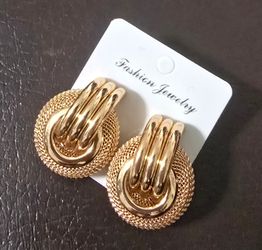 Aretes redondos de malla metálica para mujer