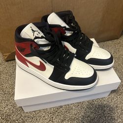 Jordan 1 Mid 