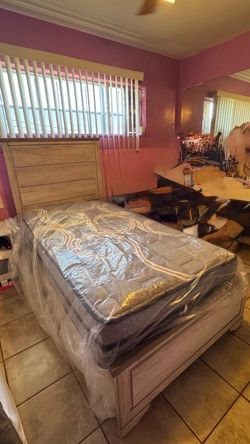 Modern twin bed set