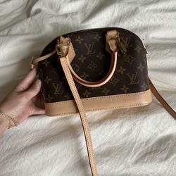 Louis Vuitton Alma bb (Excellent Condition, Only Used Once)