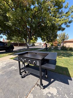36 inch Blackstone grill with steel shelf kit $$$300$$$ FREE DELIVERY