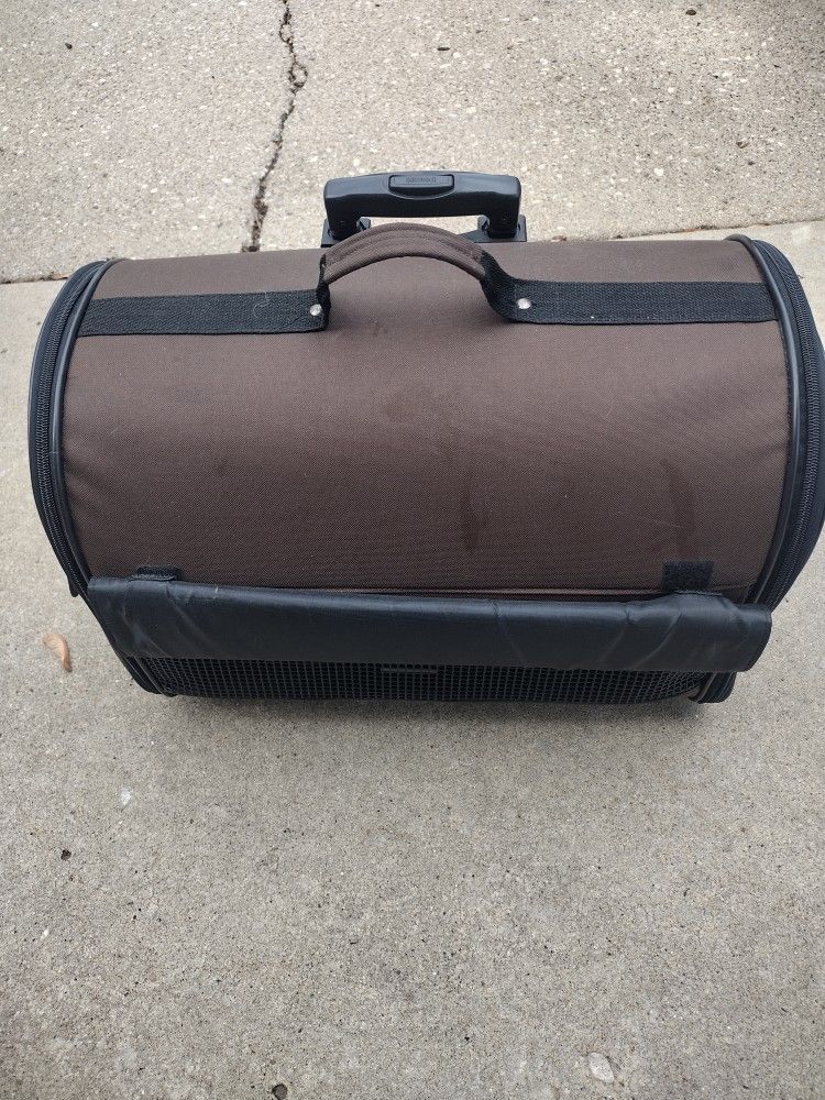 Small Pet Transporter With Wheels