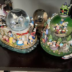 Disney Snowglobe - Snow Globe - Water Globe 