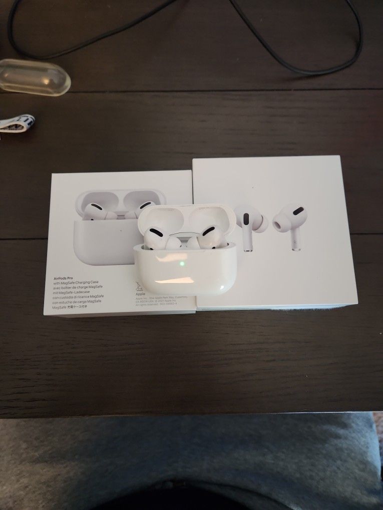 Pre Own (Air Pod Pro's) With Free Nike Off White Case