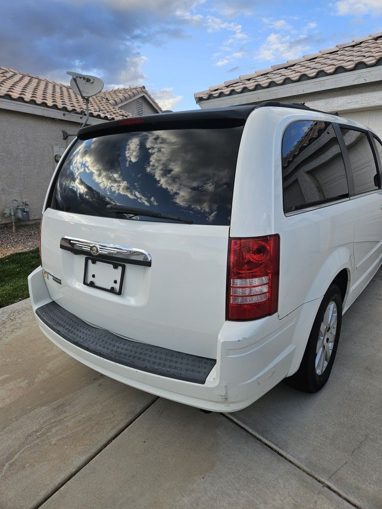 2008 Chrysler Town & Country