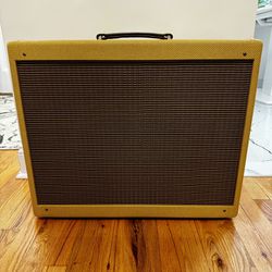 Avatar 212 Tweed Straight Closed Back cabinet with Celestion G12M Greenback and Celestion G12EVH. Total 50W. 8 ohms 