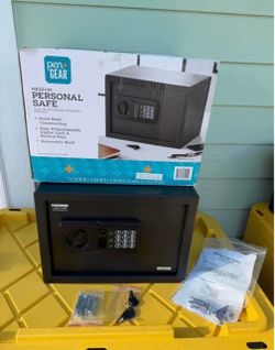 New Pen Gear Still In Box Medium Size Digital Safe