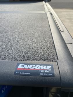 (Brand New) Extang Truck cover for F-250 6’8