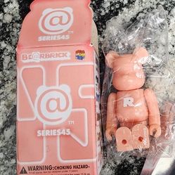 Bearbrick Series 45 Basic R Full Kit Open box

Pick up 77095 near Telge/West