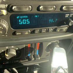 Chevy Trailblazer Stock Stereo Radio