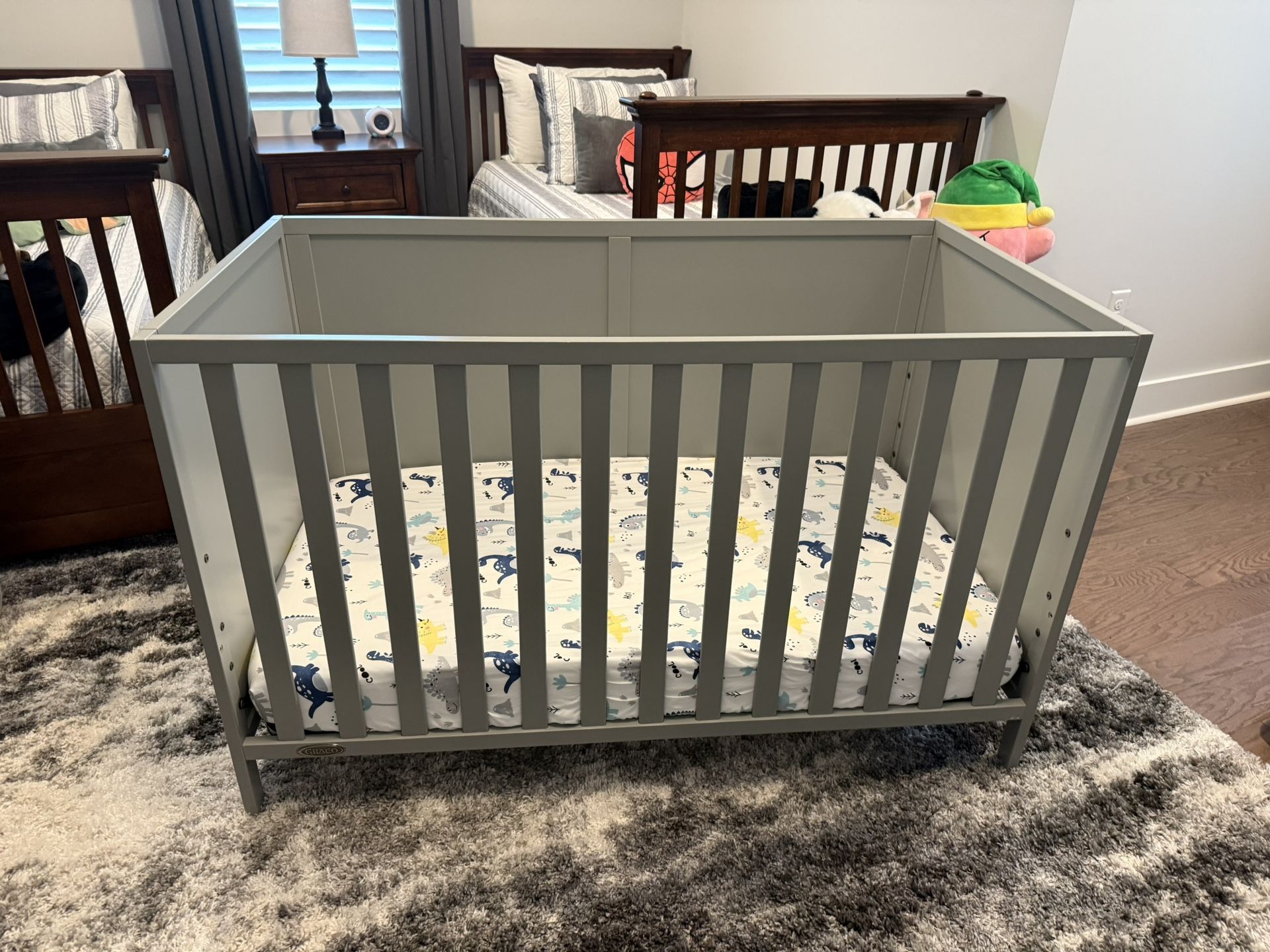 Like New Graco Theo 3-in-1 Convertible Crib