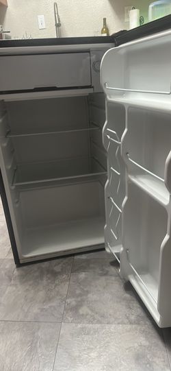 Igloo 3.2 Cu Ft Mini Fridge