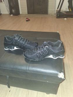 Nike shox size 8.5 in men 10 for women