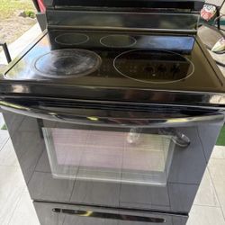 Friguidaire Stove