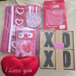 Love Valentine Bundle: Gift Bags, Decor, Etc