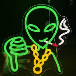 Smoking Alien Neón Sign 