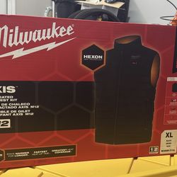 Milwaukee M12 Heated Vest Kit XL – Battery Included – NEW