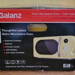 GALANZ YELLOW  RETRO-STYLE 0.7 CU. FT. MICROWAVE COUNTERTOP OVEN