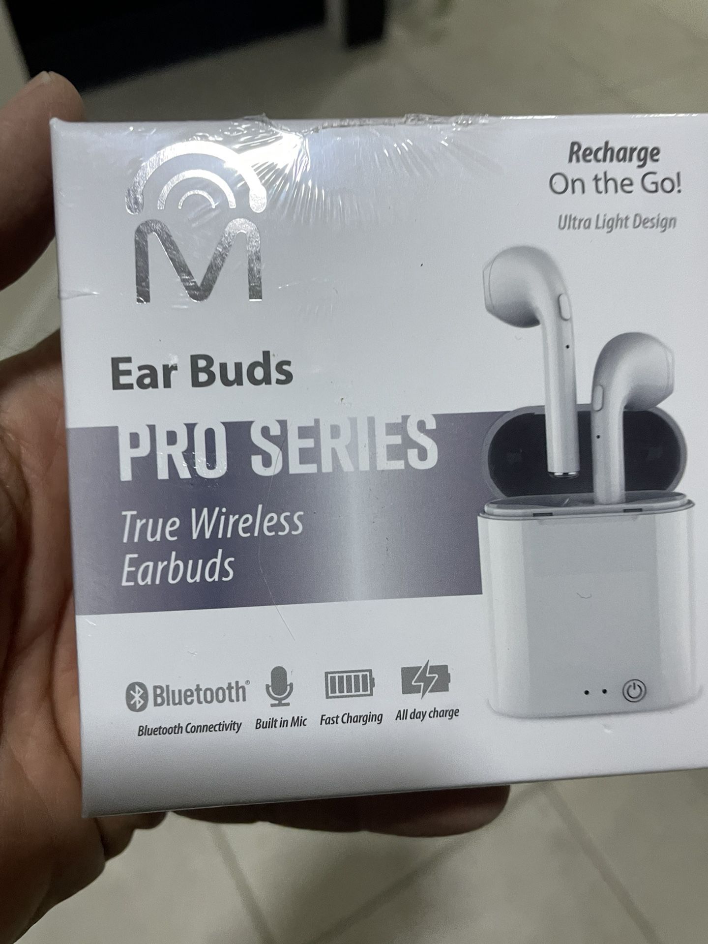 Earbuds with case new 