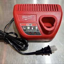 Milwaukee M12 Charger 