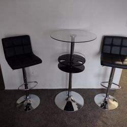 Mini Bar With Stools 