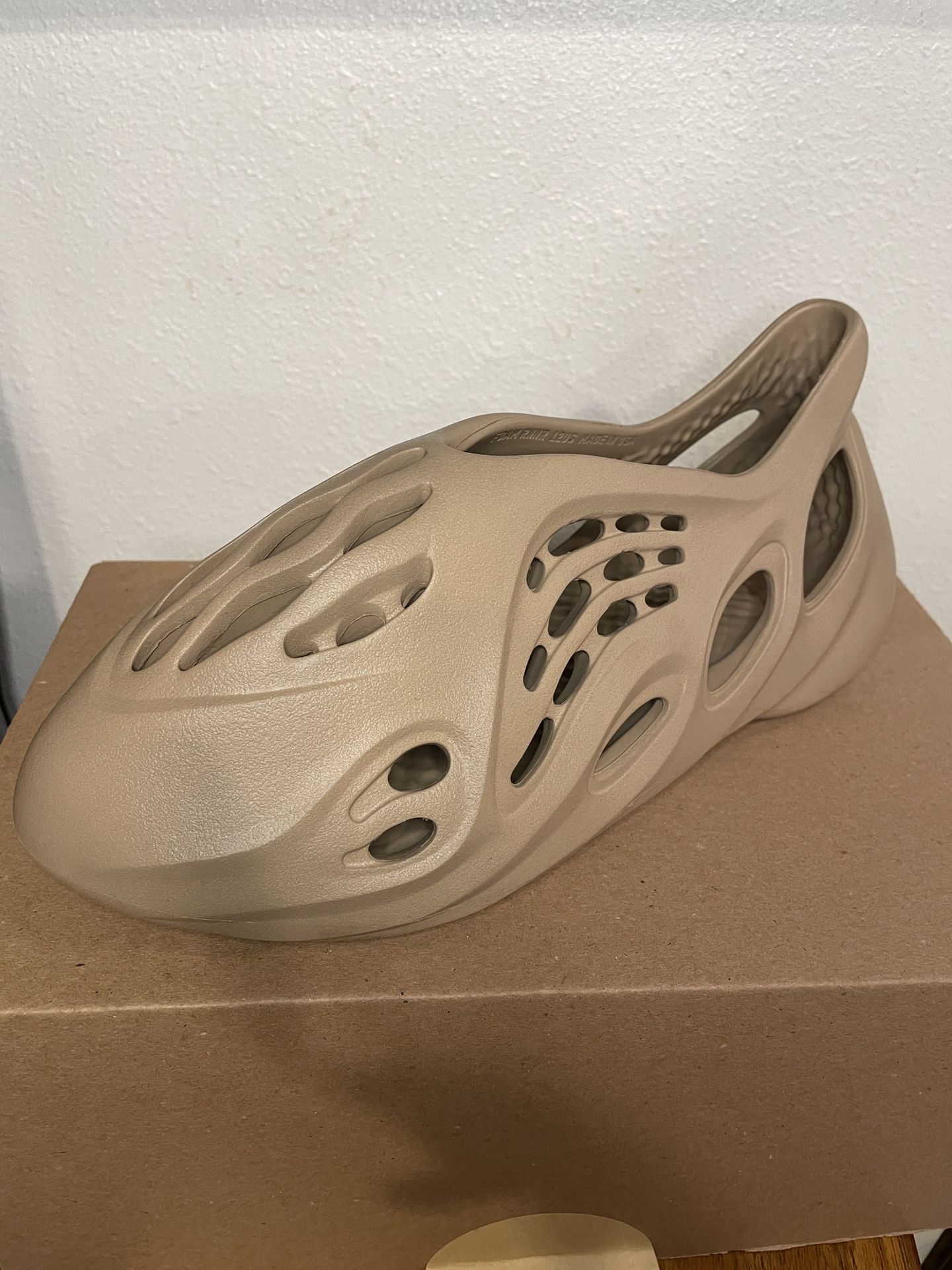 Yeezy Foam RNNR Mist