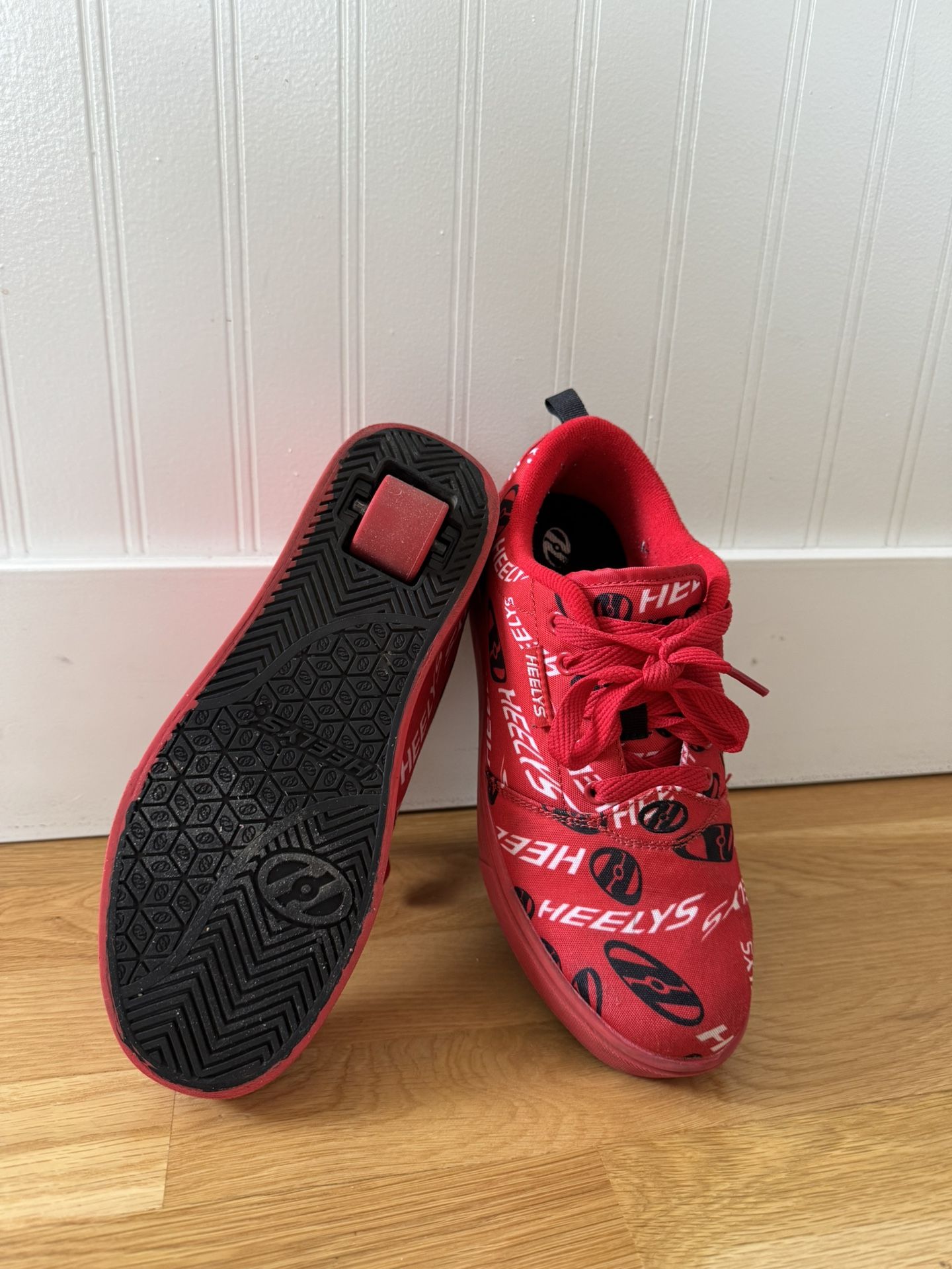 Heelys Youth size 6 Excellent Condition
