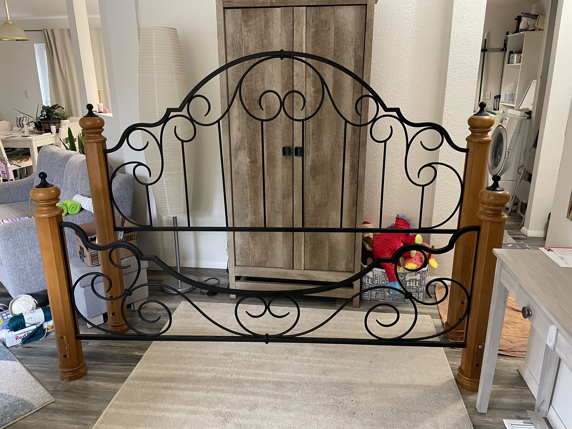 King Bed Frame With Headboard And Footboard for Sale in Everett, WA