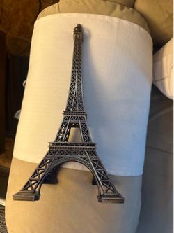 Eiffel Tower Replica Statue