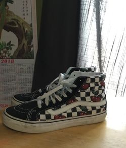 CHERRY X VANS OFF THE WALL