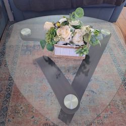 Center Glass Table (Please See My Offers Posted 👍)