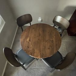 36” Round Table &  4 Chairs 