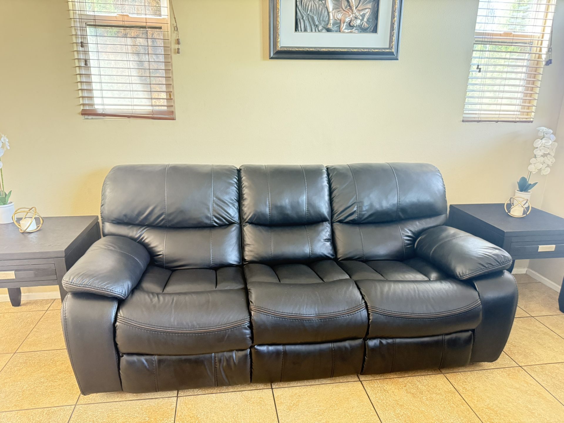 Black Leather Reclining Sofa & Loveseat Set – Excellent Condition!
