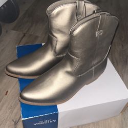 Brand New Boots Size 8.5 Womens