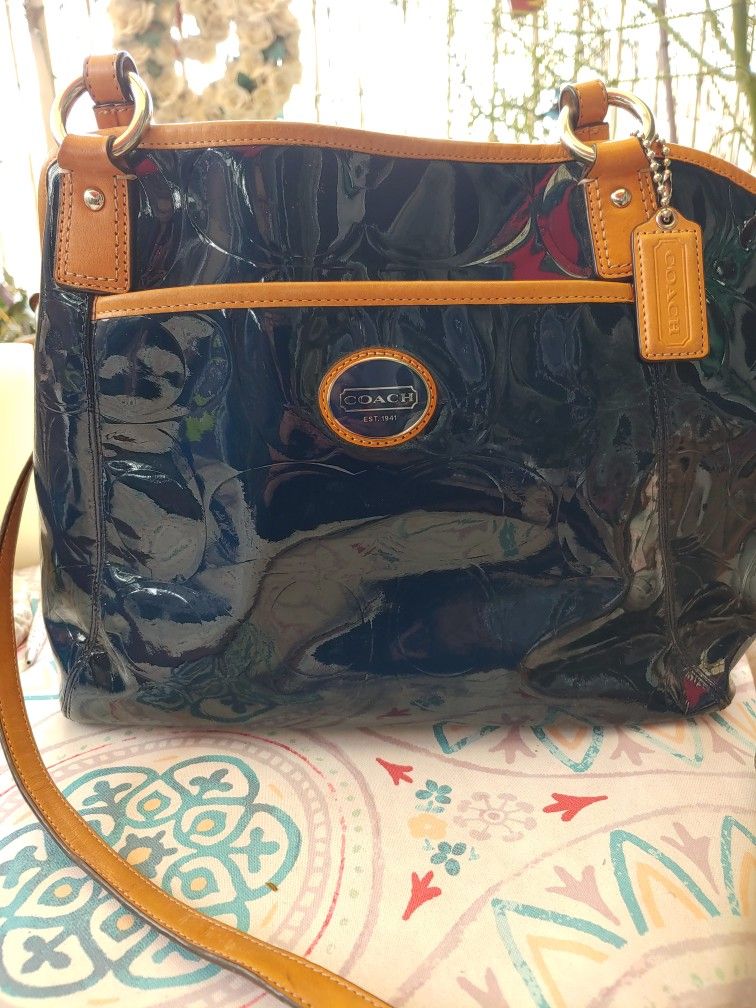 COACH PEYTON embossed signature C PATENT LEATHER